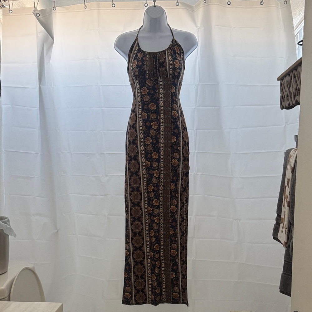 Chic Floral Halter Maxi Dress